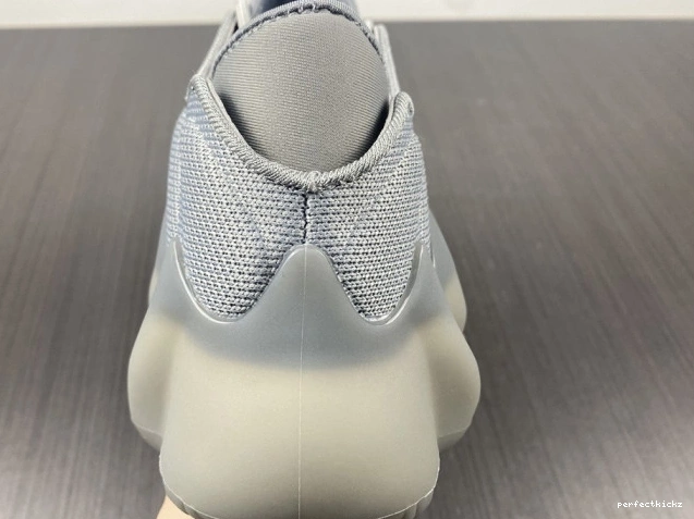 400 ADIDAS YEEZY H68033 0820
